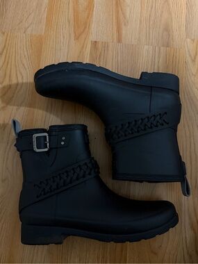 Lightly worn ankle hunter rain boots
